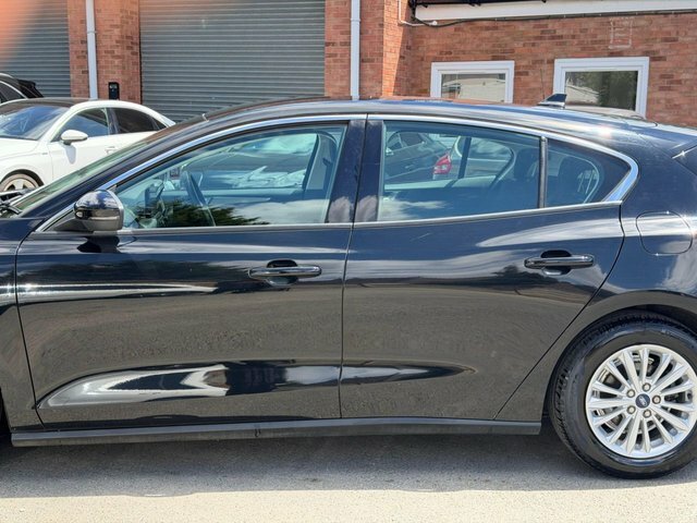 Ford Focus 1.0T Ecoboost Titanium Hatchback E Black #15
