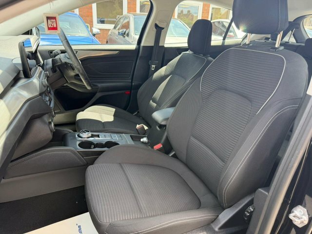 Ford Focus 1.0T Ecoboost Titanium Hatchback E Black #30
