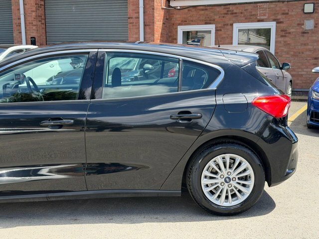 Ford Focus 1.0T Ecoboost Titanium Hatchback E Black #14