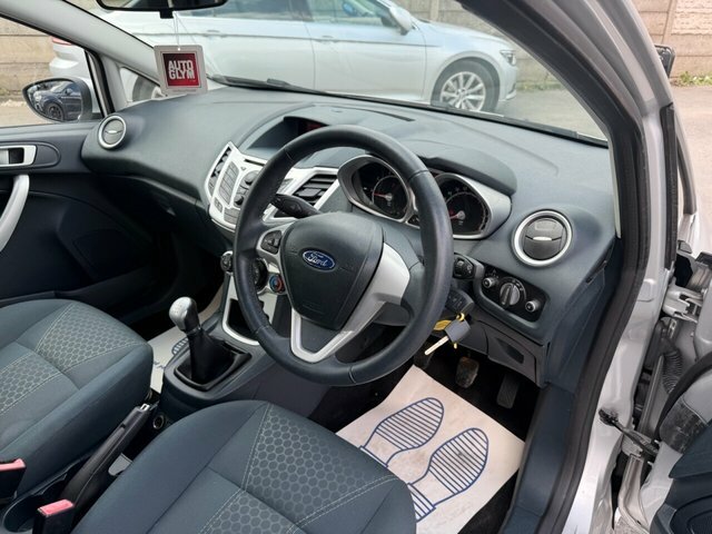 Ford Fiesta 1.4 Zetec Silver #24