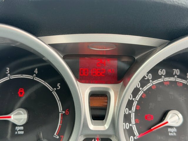 Ford Fiesta 1.4 Zetec Silver #28