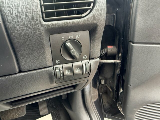 Vauxhall Corsa Elegance 16V Blue #15