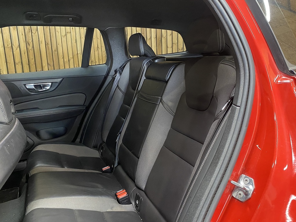 Volvo V60 D4 R-design Red #5