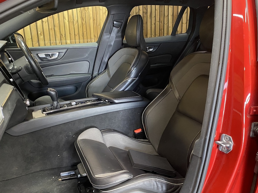 Volvo V60 D4 R-design Red #4