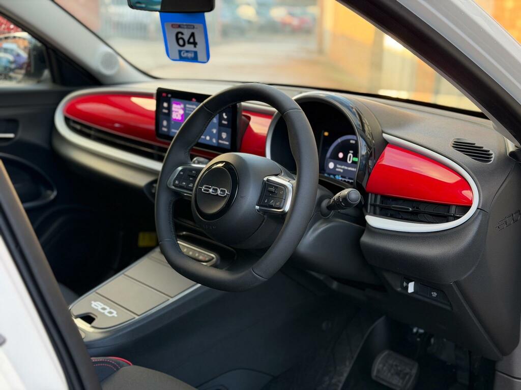 Fiat 600e 54Kwh Red White #4