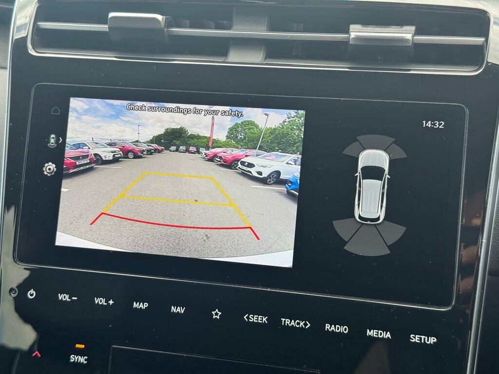 Hyundai Tucson Se Connect Red #28
