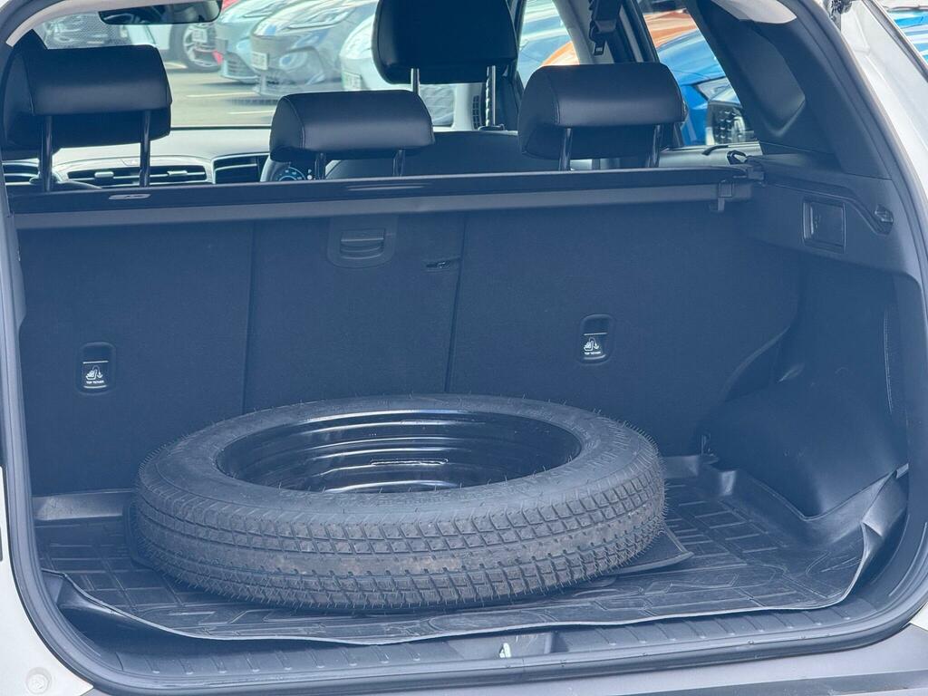 Hyundai Tucson Se Connect Red #15