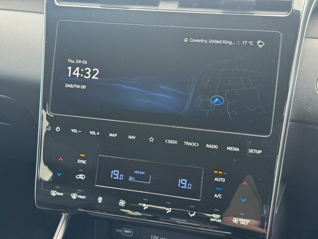 Hyundai Tucson Se Connect Red #27