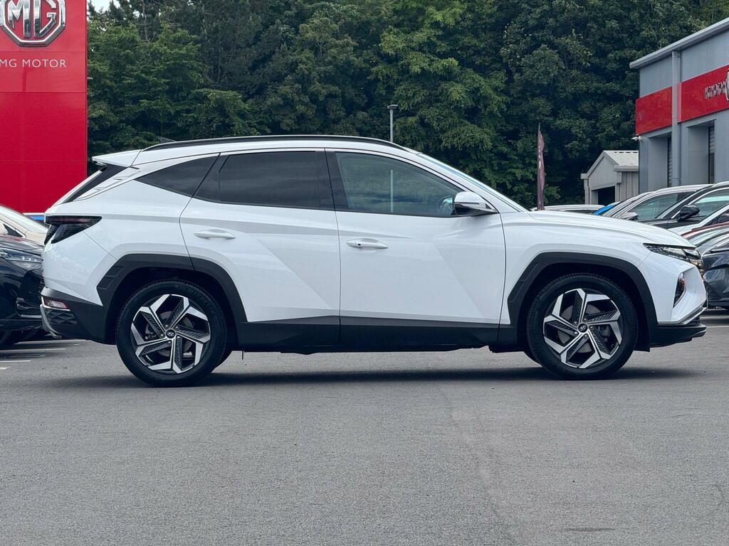 Hyundai Tucson Se Connect Red #9