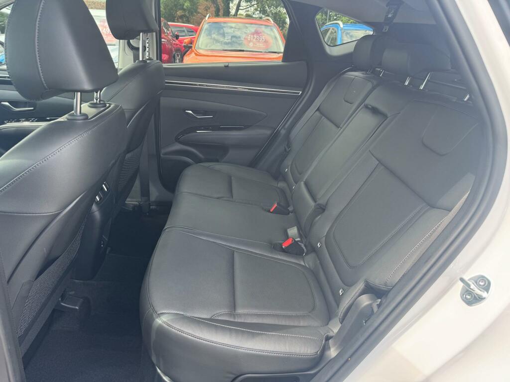 Hyundai Tucson Se Connect Red #17