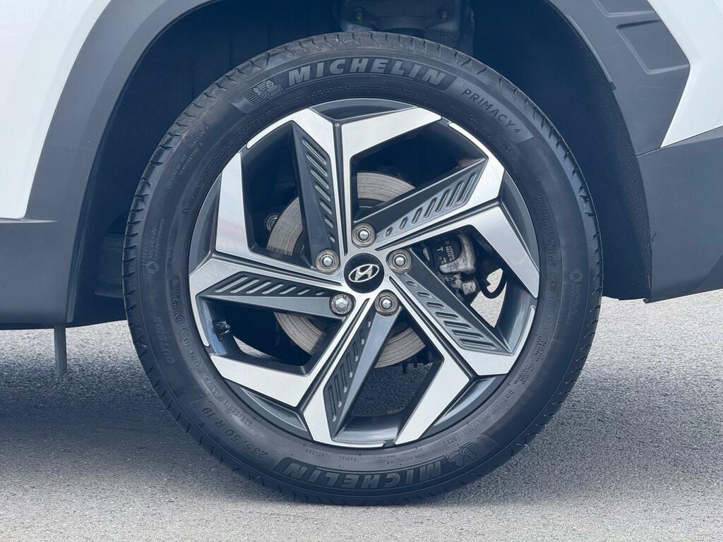 Hyundai Tucson Se Connect Red #8
