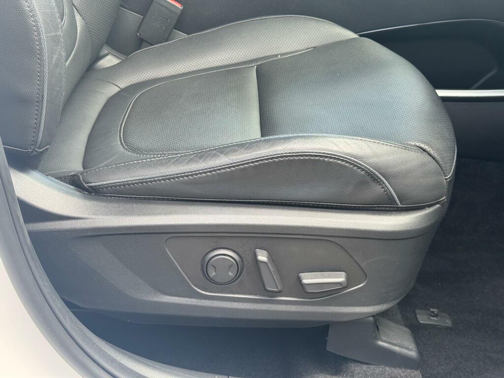 Hyundai Tucson Se Connect Red #24