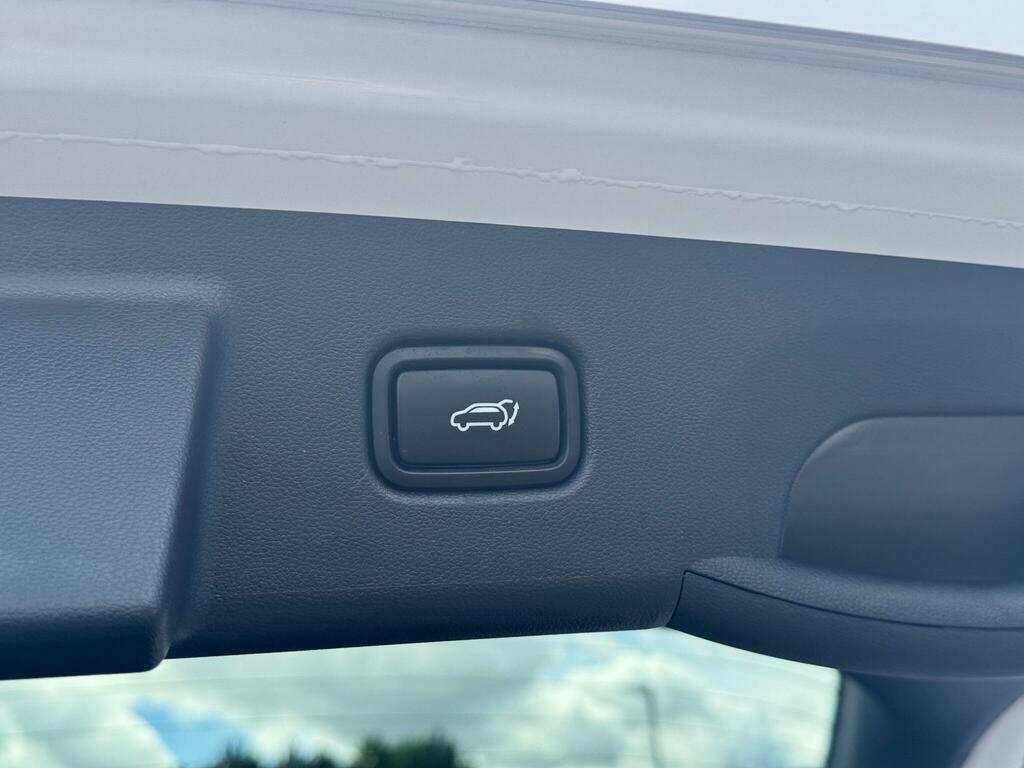 Hyundai Tucson Se Connect Red #16