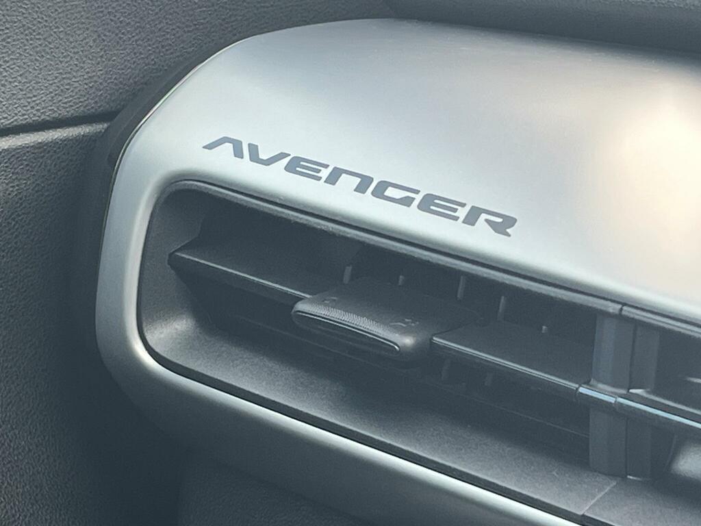 Jeep Avenger 115Kw Summit 54Kwh White #35