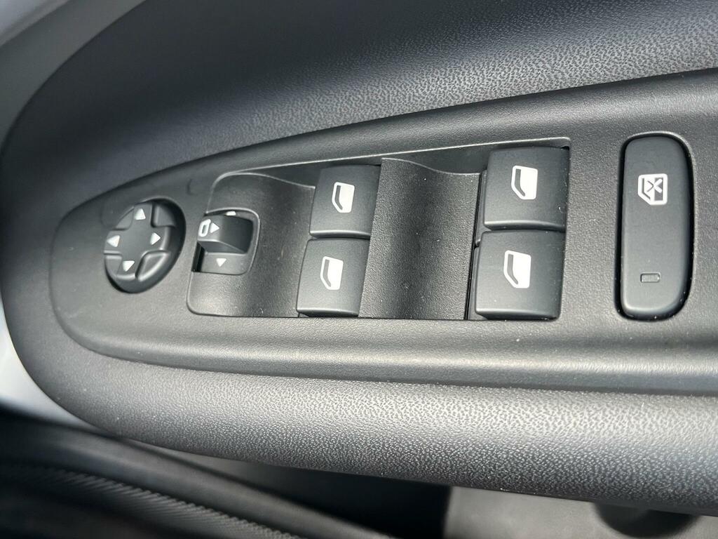 Jeep Avenger 115Kw Summit 54Kwh White #30