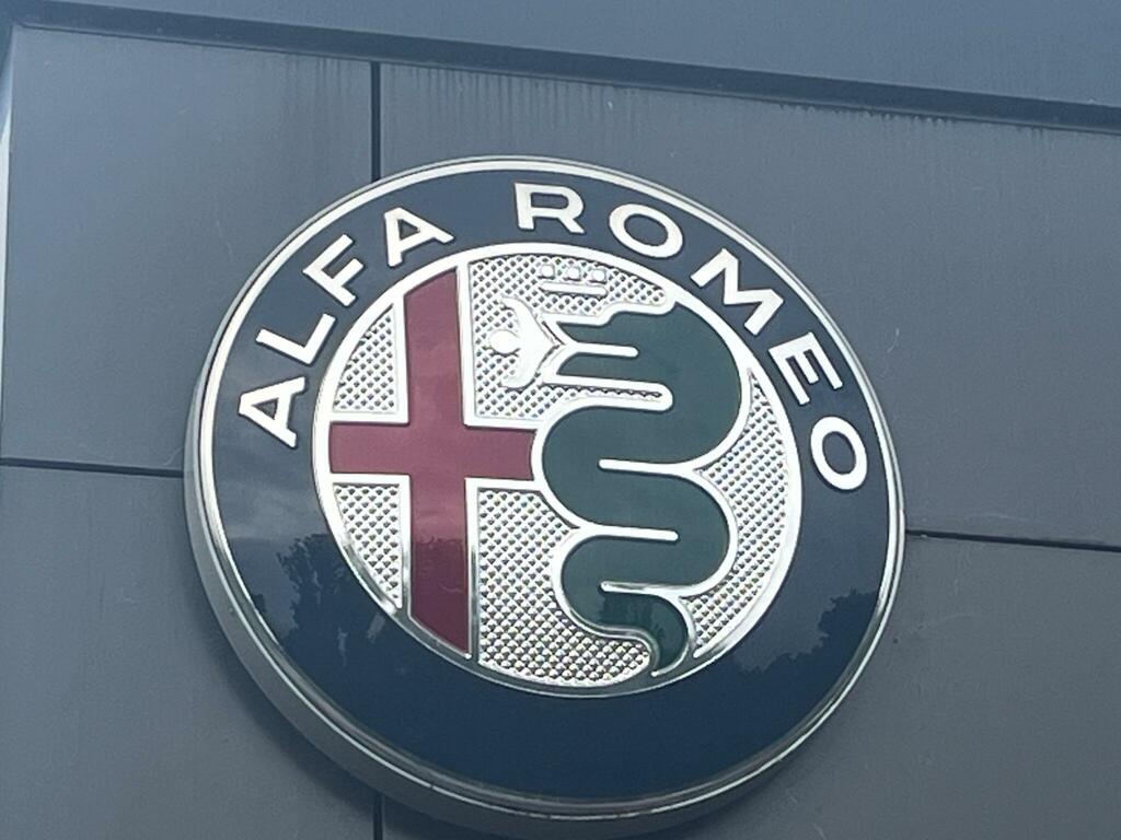 Alfa Romeo Junior 54Kwh Elettrica Speciale Red