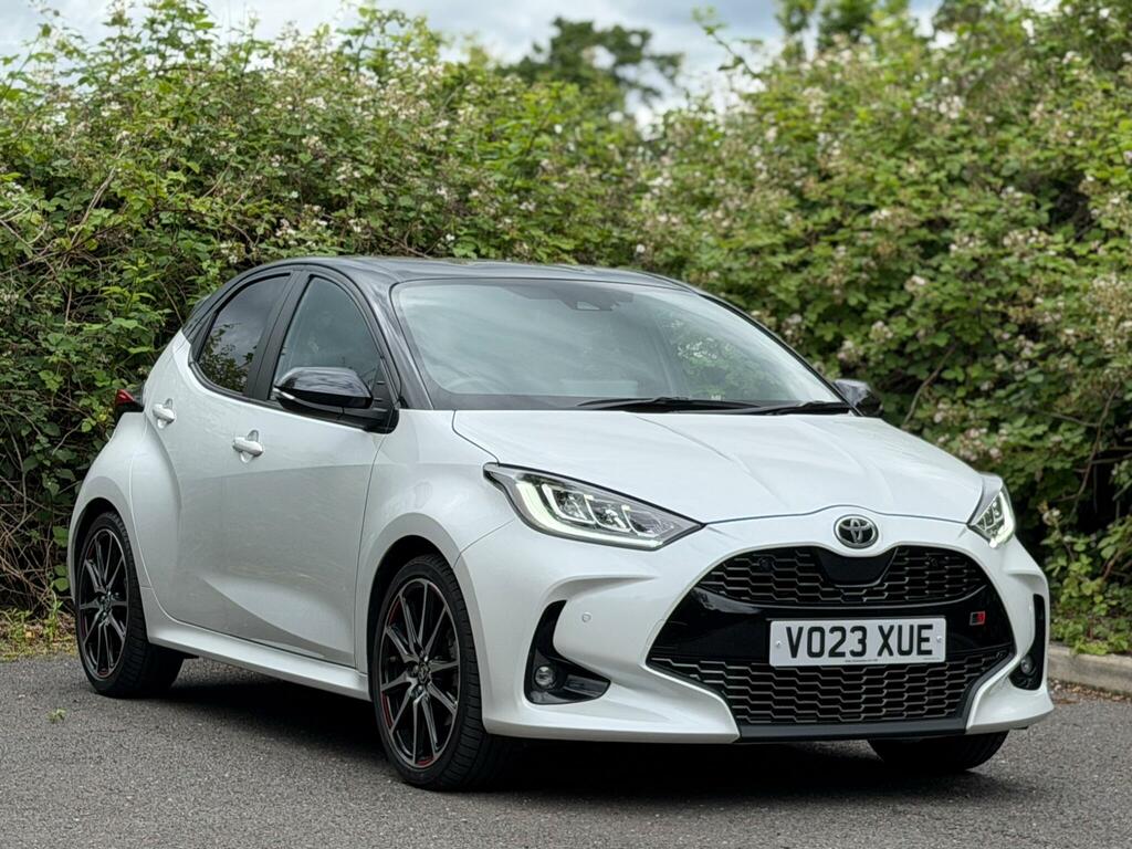 Toyota Yaris 1.5 Vvt-h Gr Sport E-cvt Euro 6 Ss White
