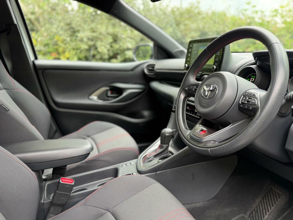 Toyota Yaris 1.5 Vvt-h Gr Sport E-cvt Euro 6 Ss White #2