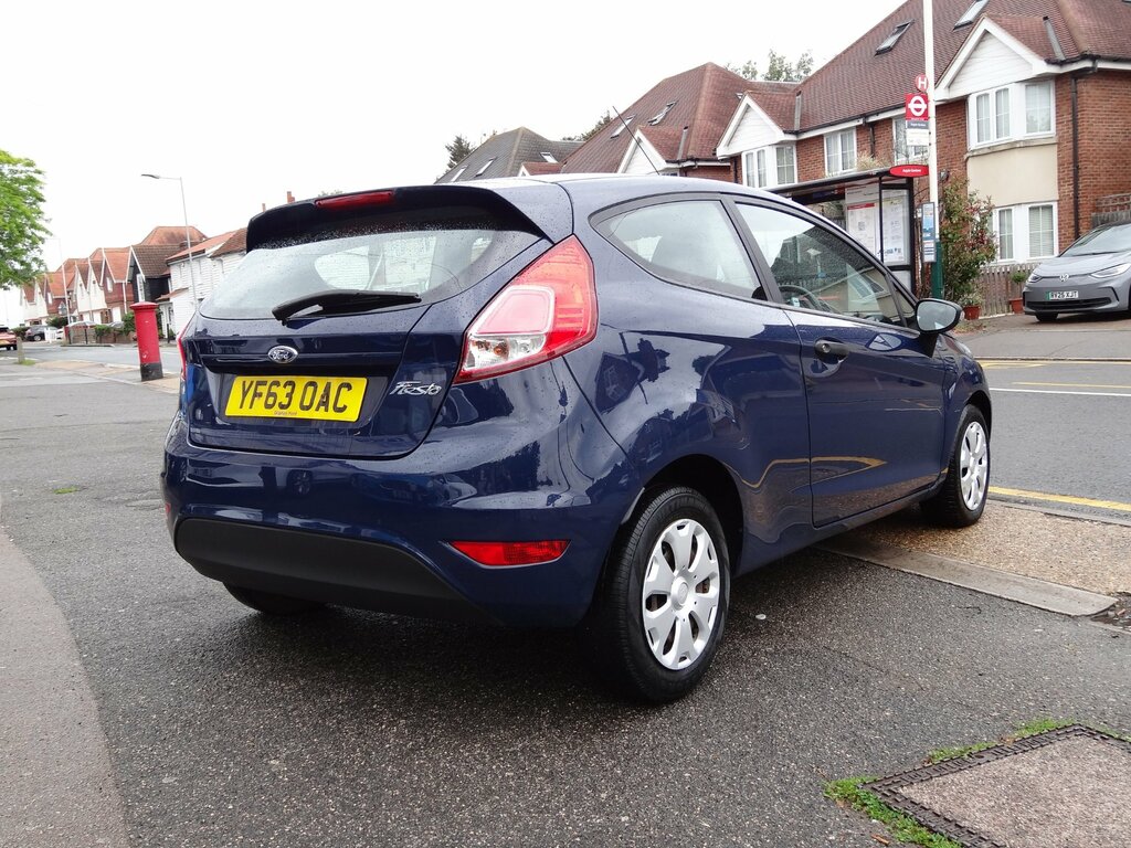 Ford Fiesta Studio U504 Ulez Red #8
