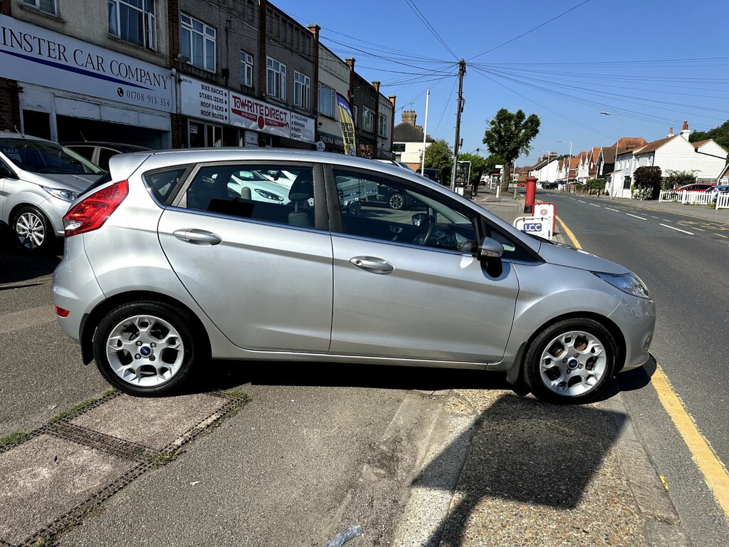 Ford Fiesta 1.25 Zetec Hatchback 129 Gkm, Silver #4