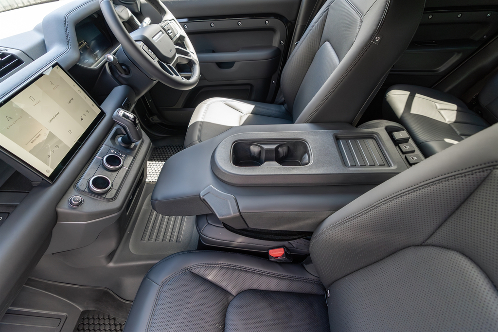 Land Rover Defender 110 X-dynamic Hse Black #37