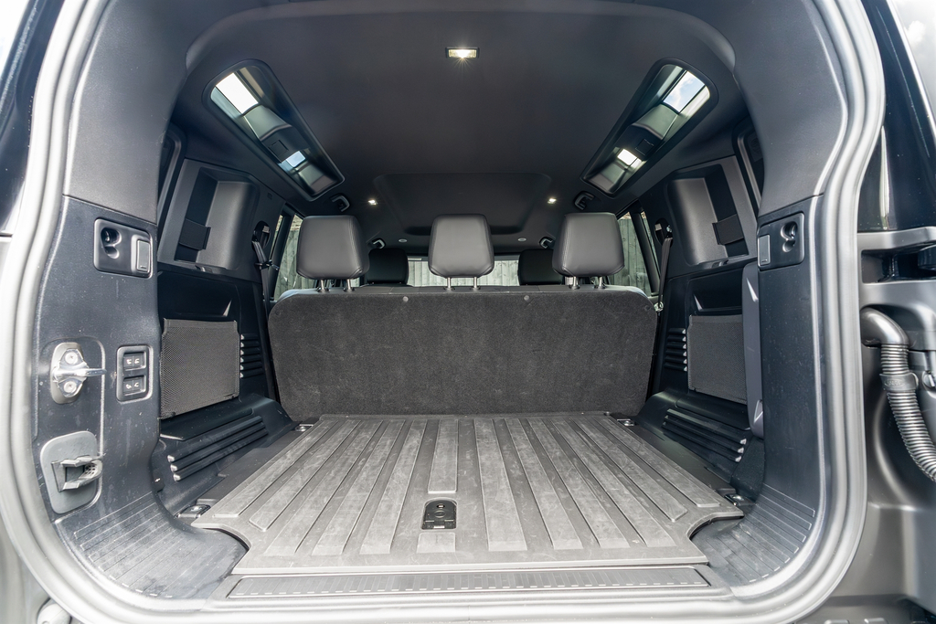 Land Rover Defender 110 X-dynamic Hse Black #51