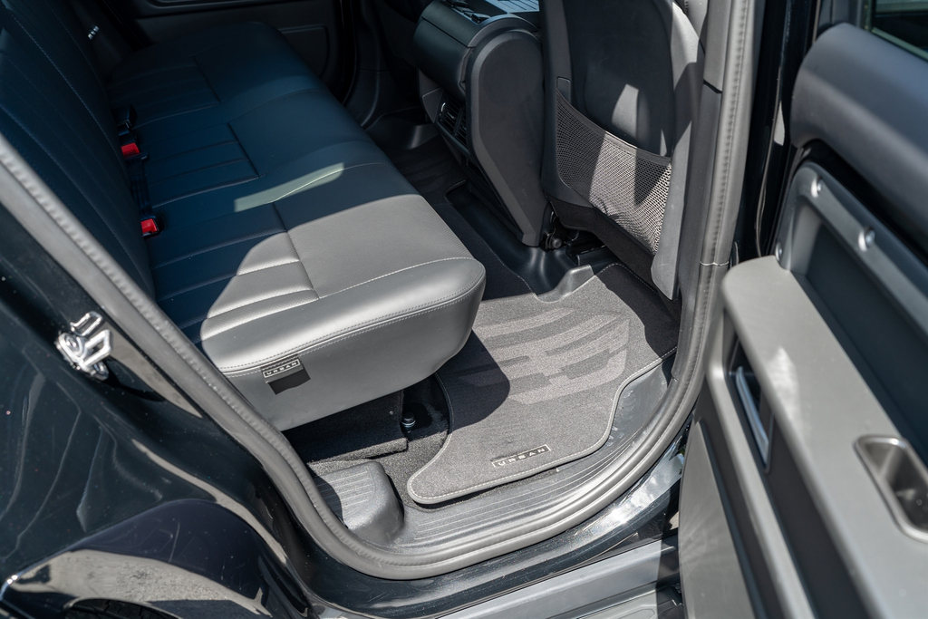 Land Rover Defender 110 X-dynamic Hse Black #28