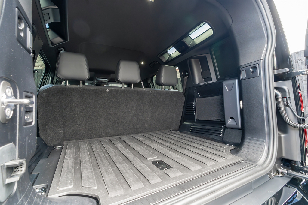 Land Rover Defender 110 X-dynamic Hse Black #52
