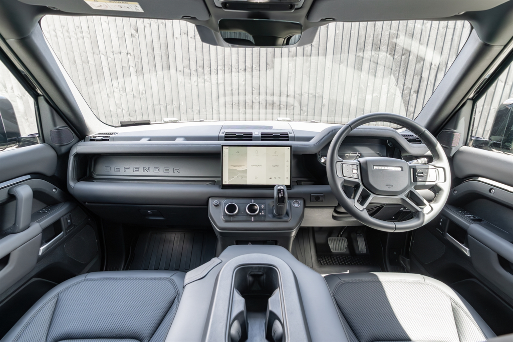 Land Rover Defender 110 X-dynamic Hse Black #7
