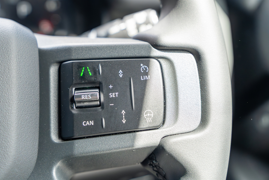 Land Rover Defender 110 X-dynamic Hse Black #47