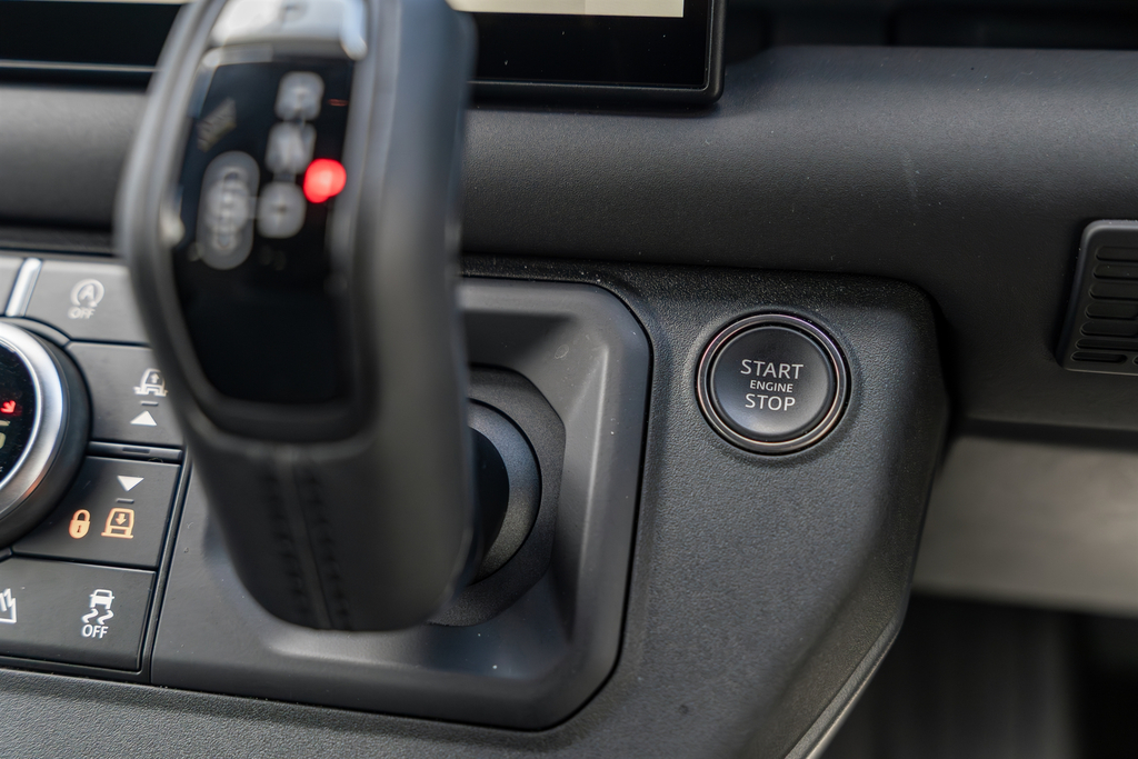 Land Rover Defender 110 X-dynamic Hse Black #44