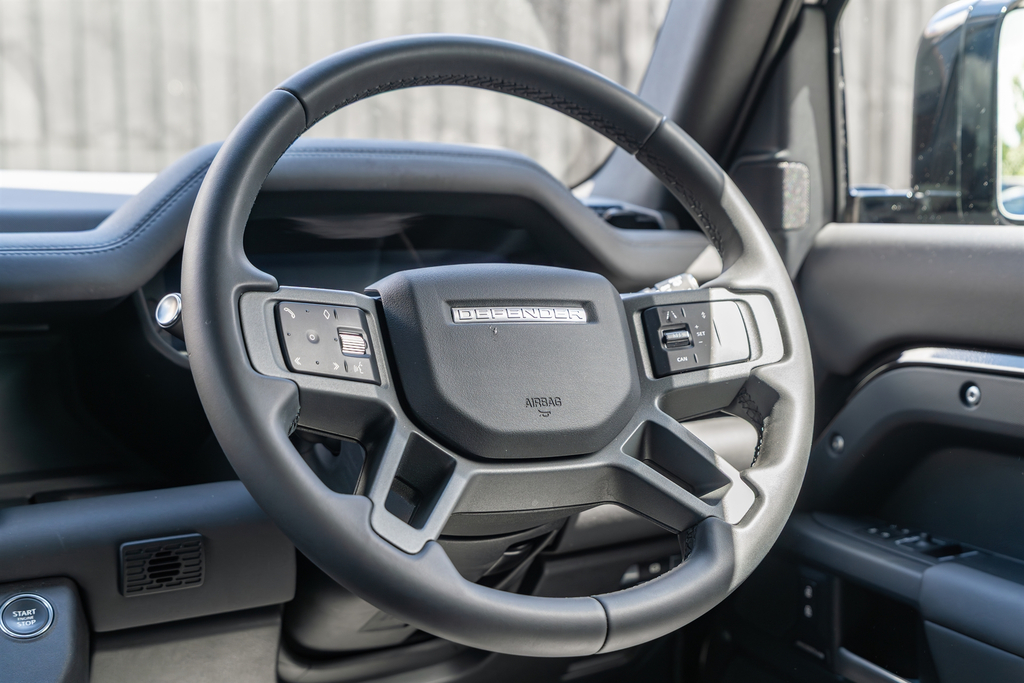 Land Rover Defender 110 X-dynamic Hse Black #29