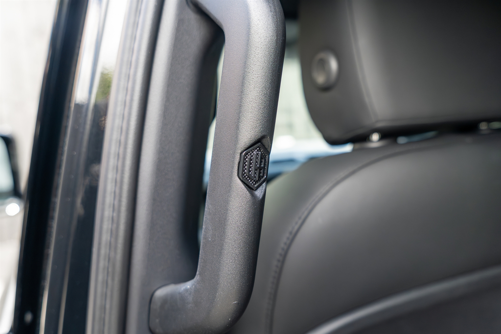 Land Rover Defender 110 X-dynamic Hse Black #36