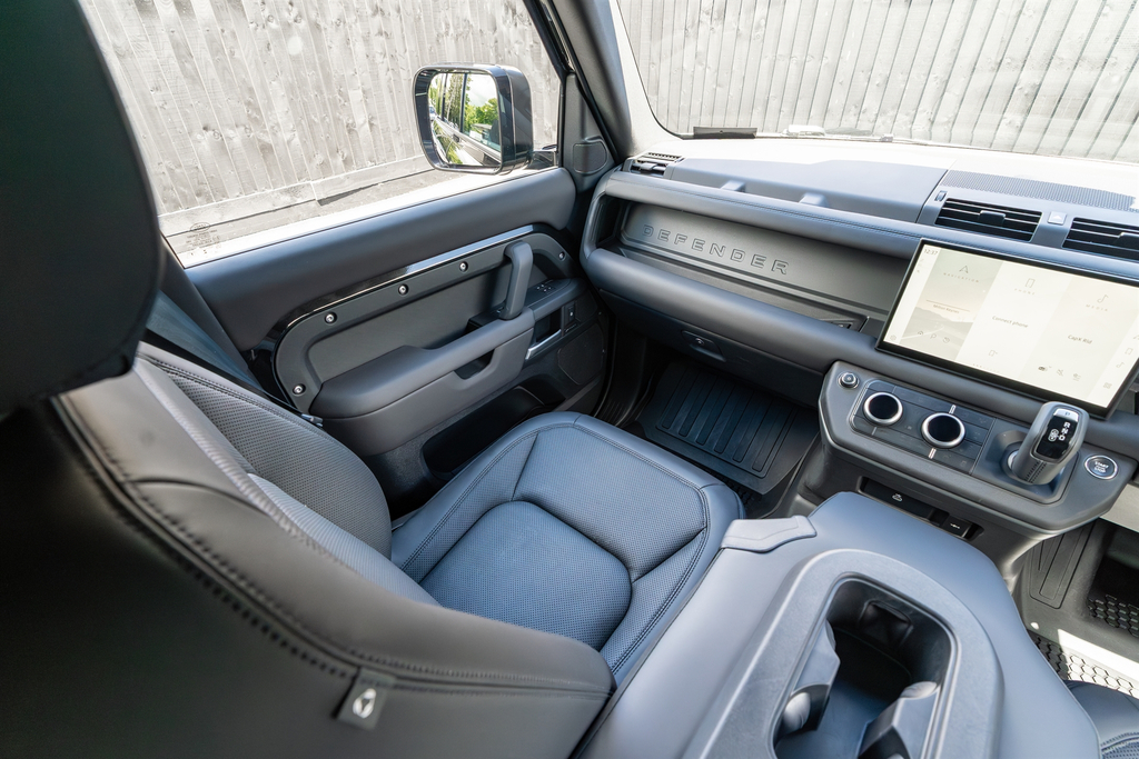 Land Rover Defender 110 X-dynamic Hse Black #30