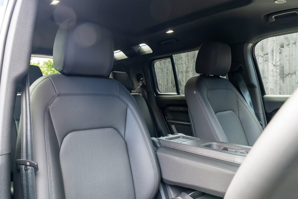 Land Rover Defender 110 X-dynamic Hse Black #8