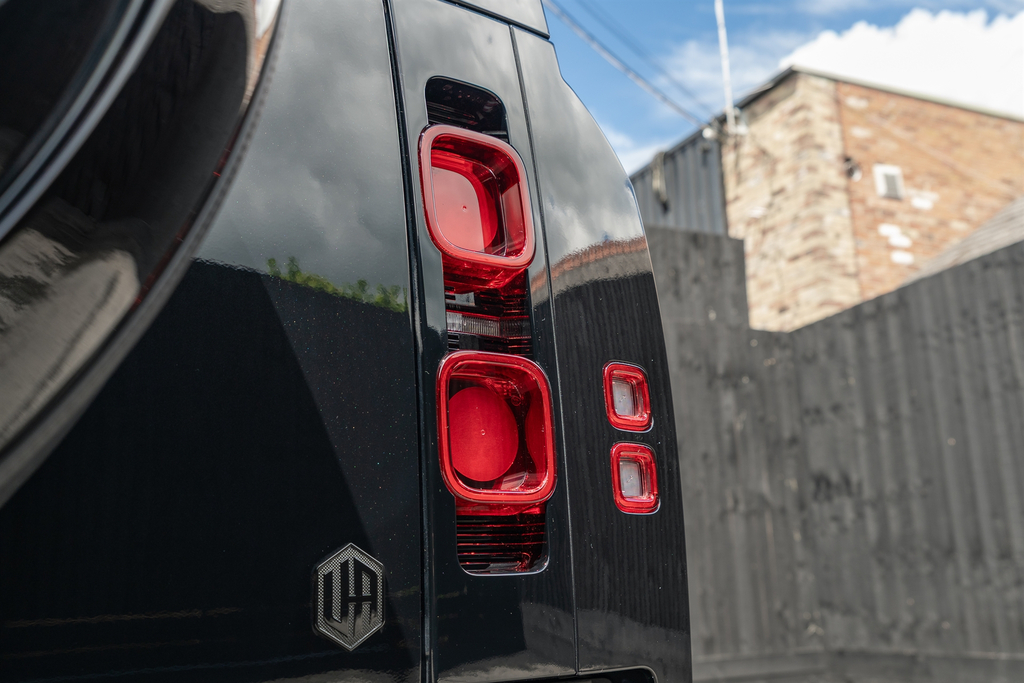 Land Rover Defender 110 X-dynamic Hse Black #24