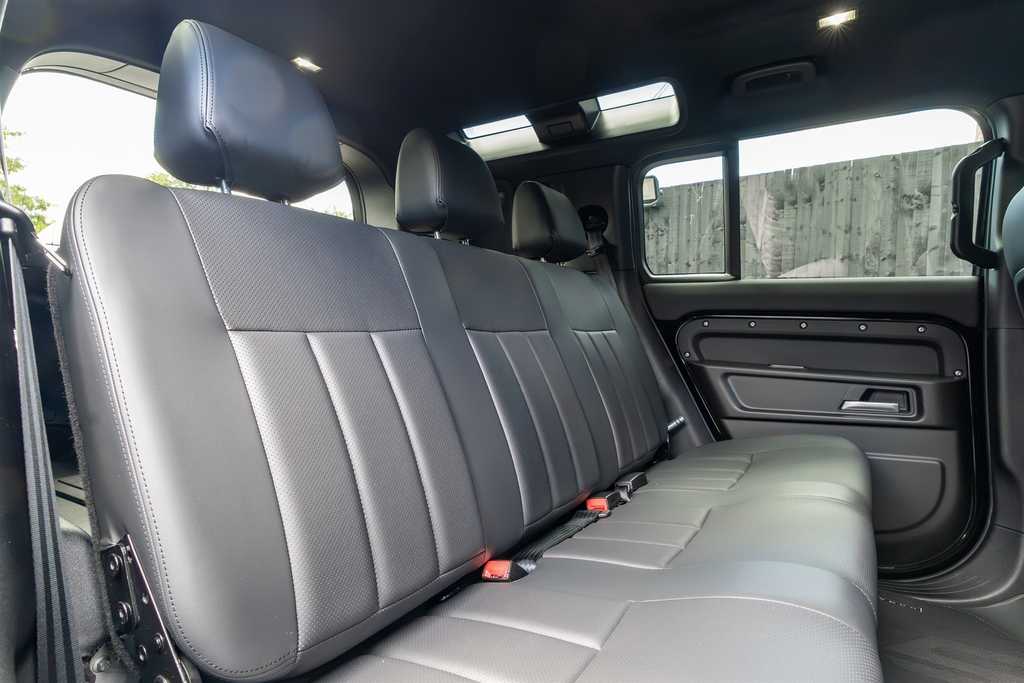 Land Rover Defender 110 X-dynamic Hse Black #50