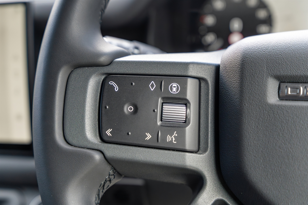 Land Rover Defender 110 X-dynamic Hse Black #46
