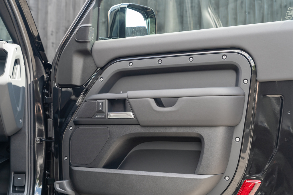 Land Rover Defender 90 3.0 D250 X-dynamic Se 90 Grey #43