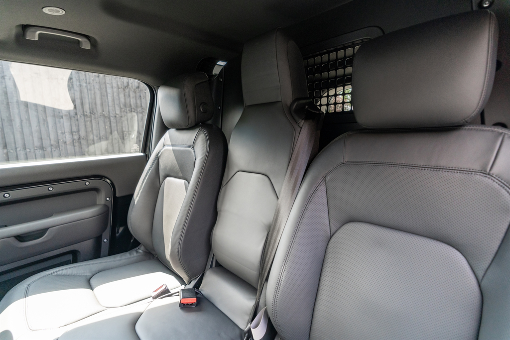 Land Rover Defender 90 3.0 D250 X-dynamic Se 90 Grey #37