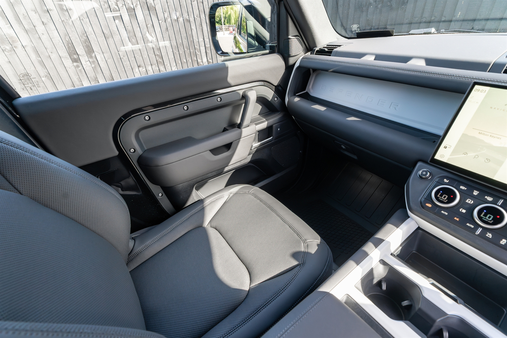 Land Rover Defender 90 3.0 D350 Hard Top X-dynamic Hse Grey #28