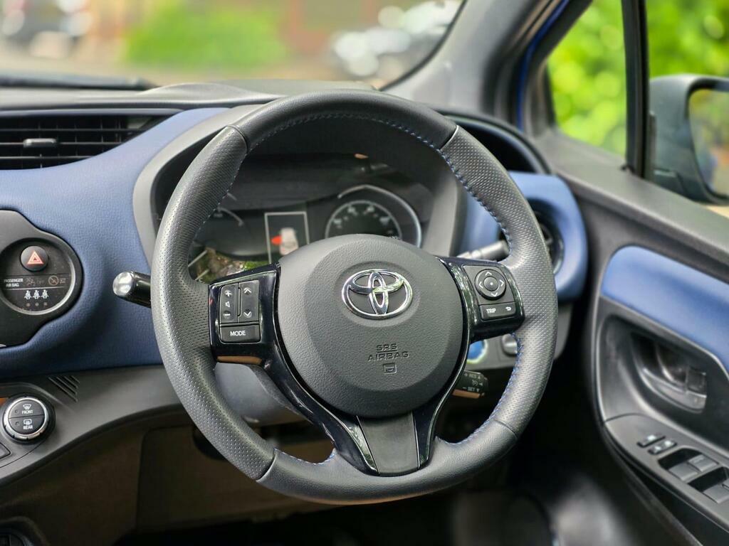 Toyota Yaris Vvt-i Icon Red #18