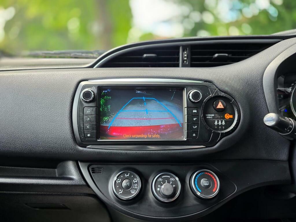 Toyota Yaris 1.33 Dual Vvt-i Design Euro 6 SE16FGU Red #3