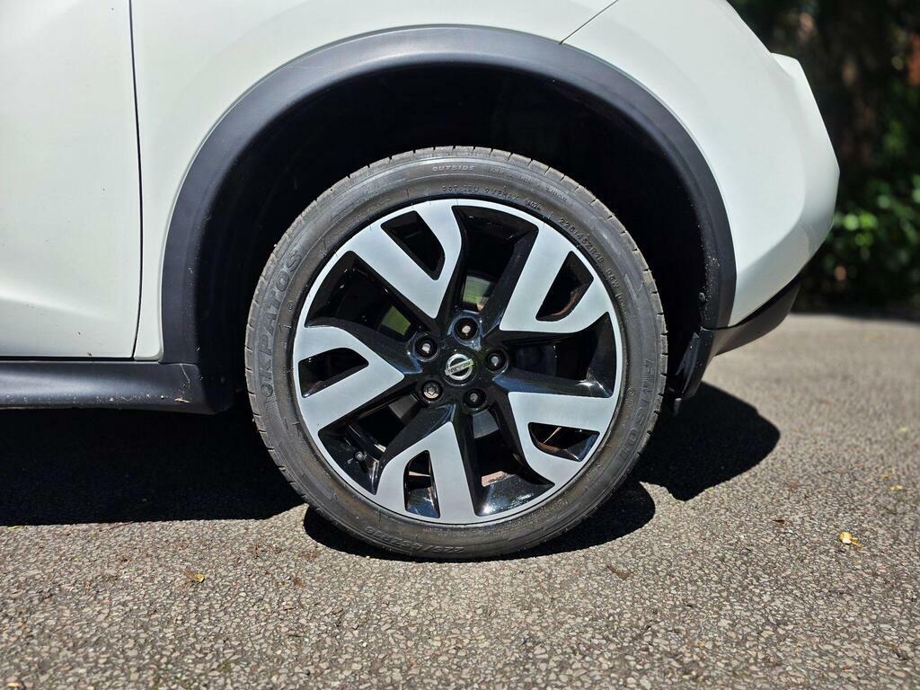 Nissan Juke Hatchback Black #26