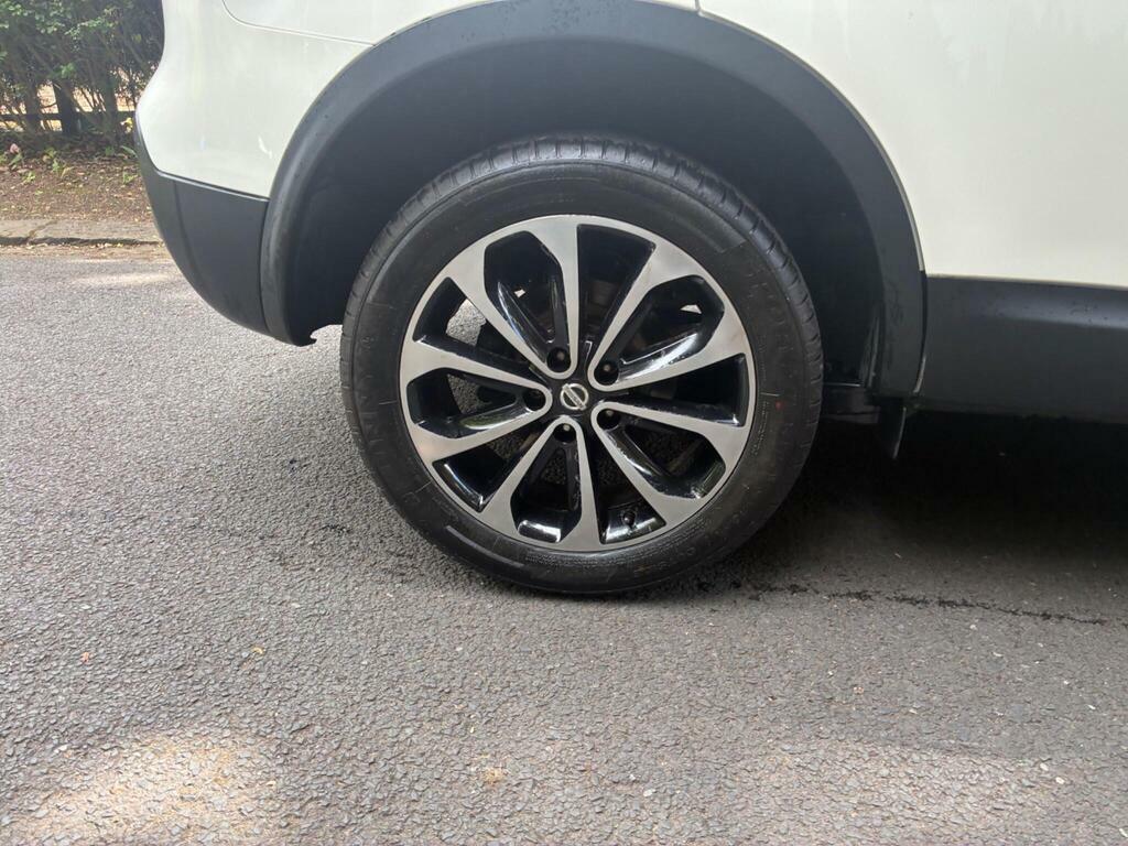 Nissan Qashqai Hatchback Black #25