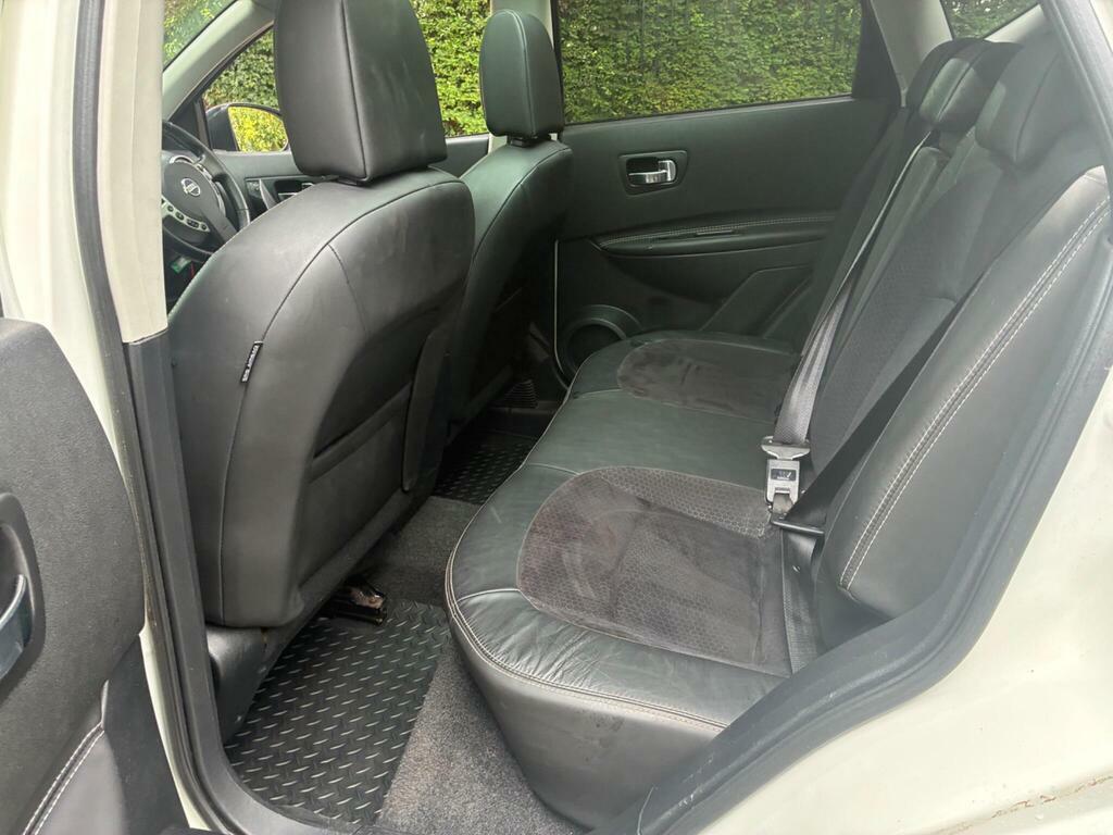 Nissan Qashqai Hatchback Black #18