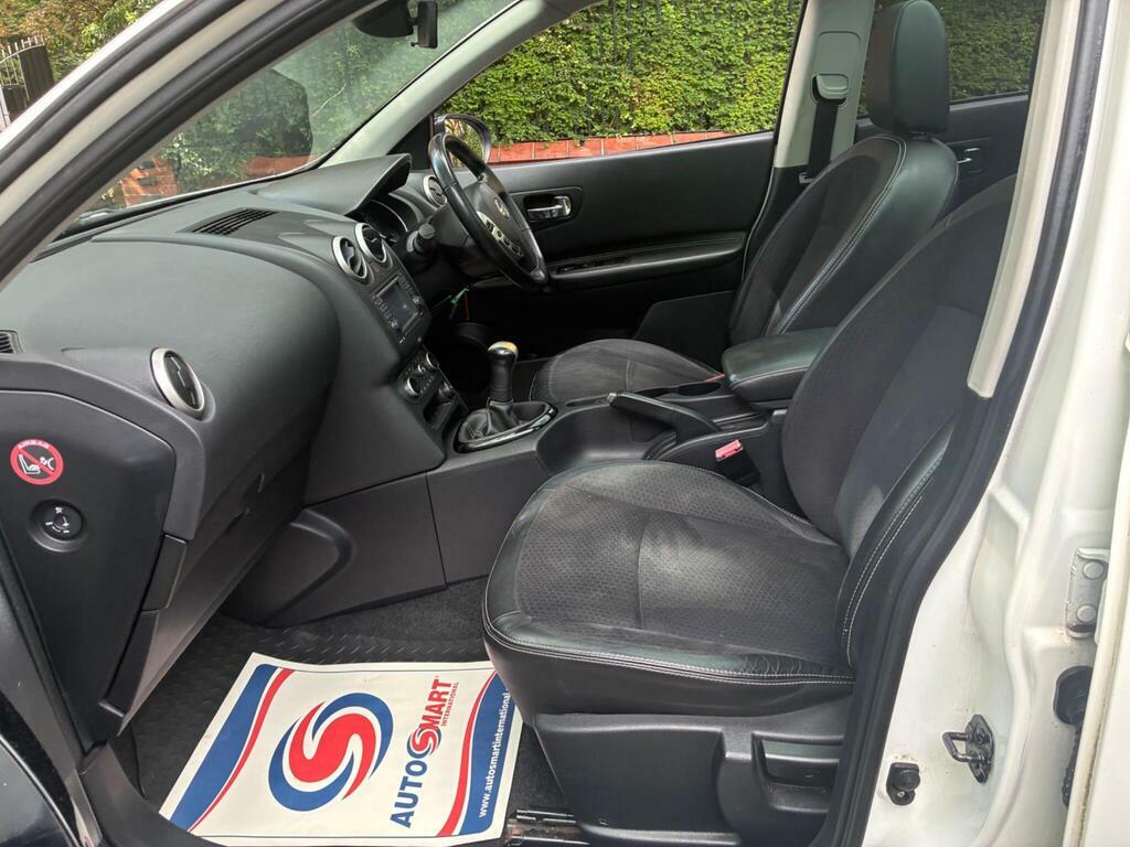 Nissan Qashqai Hatchback Black #16
