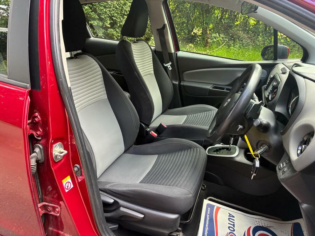 Toyota Yaris 1.5 Vvt-h Excel E-cvt White #5