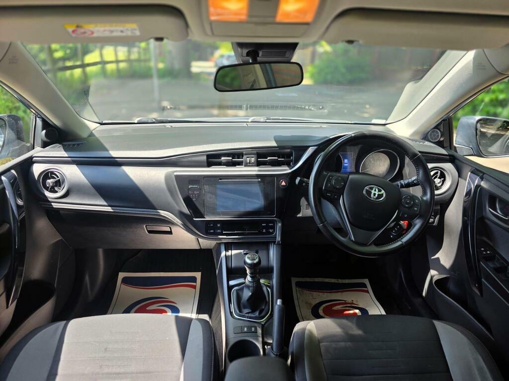 Toyota Auris 1.8L Excel Vvt-h  #23