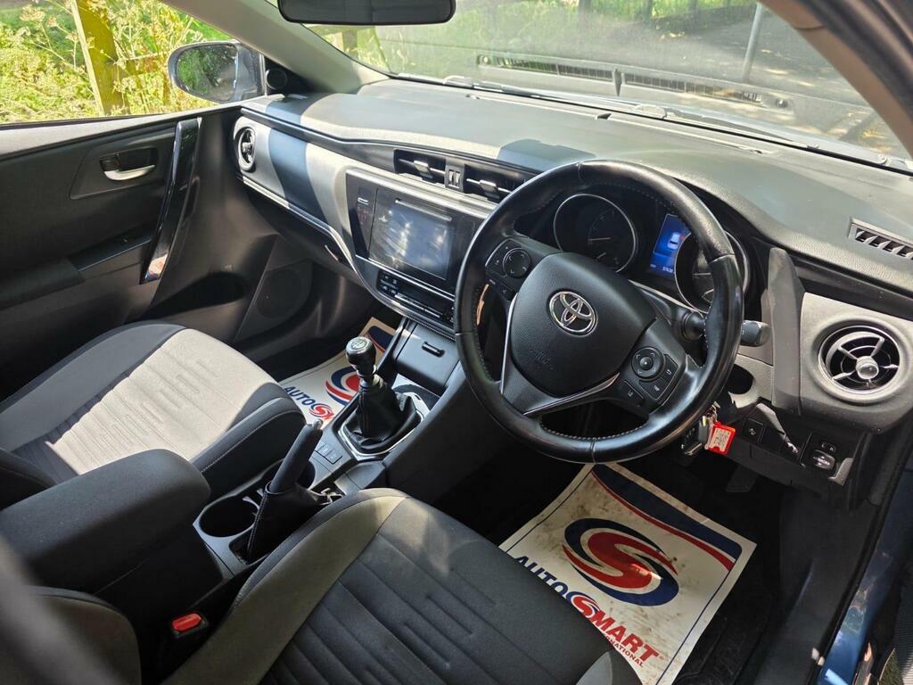 Toyota Auris 1.8L Excel Vvt-h  #18